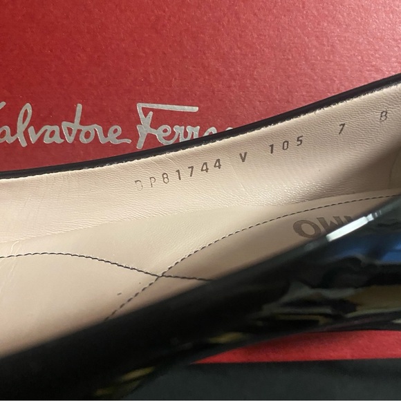 EUC FERRAGAMO Varina Patent Leather Ballet Flats - Size 7 - Picture 12 of 12